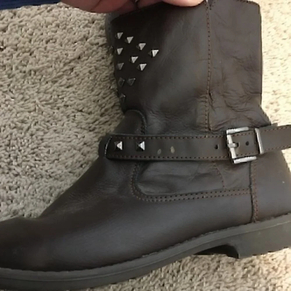 Girls Old Soles brown leather boots size EU 35